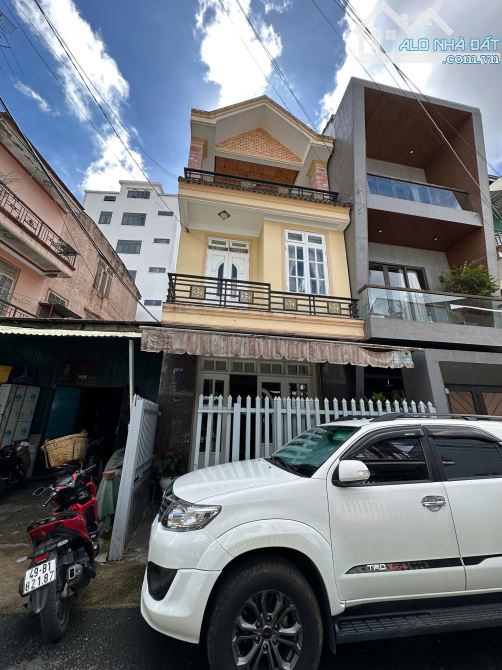 Nhà Phố - Hẻm ô tô lớn - 3 tầng - 5 phòng - 4 WC - Sổ riêng - đường Nguyễn Lương Bằng, Phư - 1