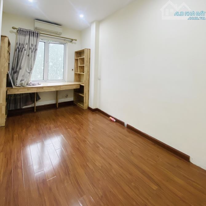 Cực Hiếm! Bán Nhà Bồ Đề, Phố Trịnh Tố Tâm. DT 28m2. 4 tầng, Ô tô đỗ cửa. Giá 5.95 Tỷ. - 1