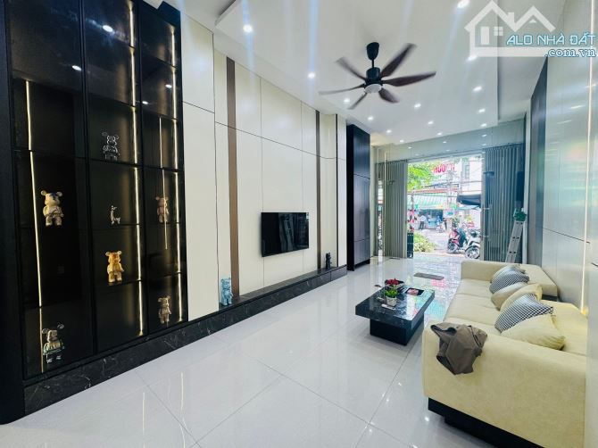 🔥 Nhà 3 tầng MT đường Trưng Nữ Vương , đoạn 2 chiều Hải Châu  Diện tích : 94 m2  - - 1