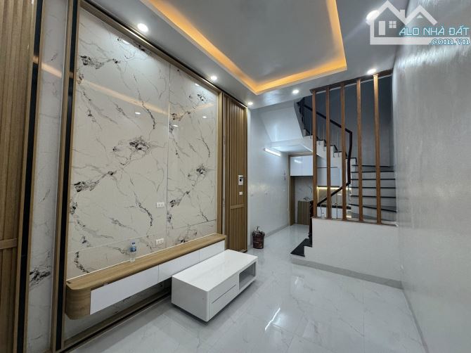 BÁN NHÀ CẦU GIẤY - CÁCH OTO 10M - KHU VỰC HIẾM - GẦN PHỐ - GIÁ TỐT - 1