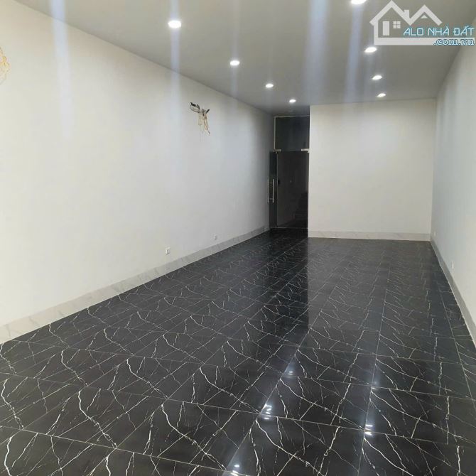Cho thuê nhà Hồ Tùng Mậu, Cầu Giấy. DT 70m2, 5 tầng, thông sàn, thang máy. Giá 40 tr(thg) - 1
