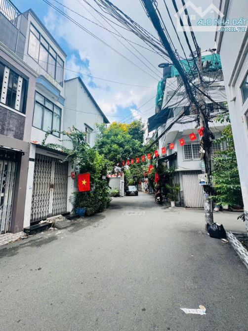 [NGANG LỚN]Bán nhà Bình Thạnh, Bùi Đình Túy, DT:8.4x12.6 trệt + 1lầu tiện xây mới khai thác CHDV - 1