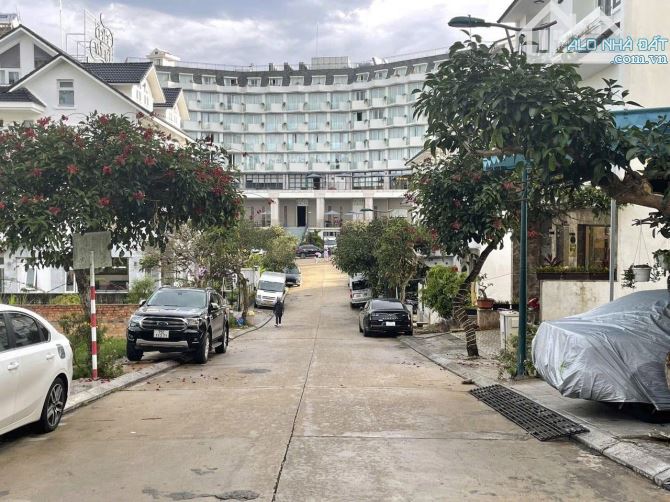 Bán Khách sạn 2 Mặt Tiền Sổ Riêng Nguyễn Thị Nghĩa, Phường 2, TP. Đà Lạt – Gần Golf Valley - 1