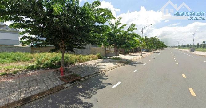 BÁN CỰC RẺ 240M2 - Đ. NGUYỄN HỮU CẢNH - NGAY TTHC NHƠN TRẠCH - CHỈ 2 TỶ 750 - SHR - 1