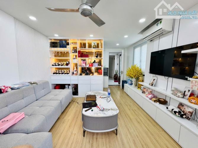 BÁN NHÀ MẶT TIỀN Tân Chánh Hiệp - full Nội thất cao cấp - Quận 12.  ♦️70m2 - ngang gần 5m - 1
