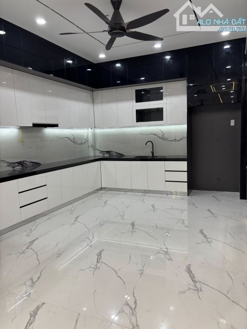 Bán gấp nhà góc 2 MT đường Thới An 13 Phường Thới An Quận 12, DT 4x25m 1 trệt 3 lầu 8.9 tỷ - 1
