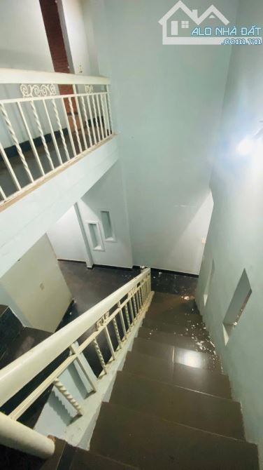 GẤP!! Mặt Tiền Y Nuê 9,7x23m tc 100% giá 7tỷ600 có nhà cho thuê - 1