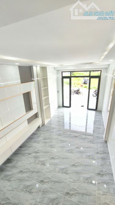 Nhà Mặt Tiền Mới Xây Ngay Trung Tâm Thủ Dầu  - 1 Trệt 2 Lầu - Chỉ Hơn 2 Tỷ - 1