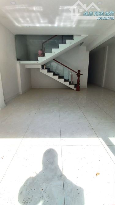 BÁN NHÀ ĐẤT LONG BÌNH TÂN, 1TRỆT 1LẦU, SỔ HỒNG THỔ CƯ, ĐƯỜNG OTO 7 CHỖ - 1