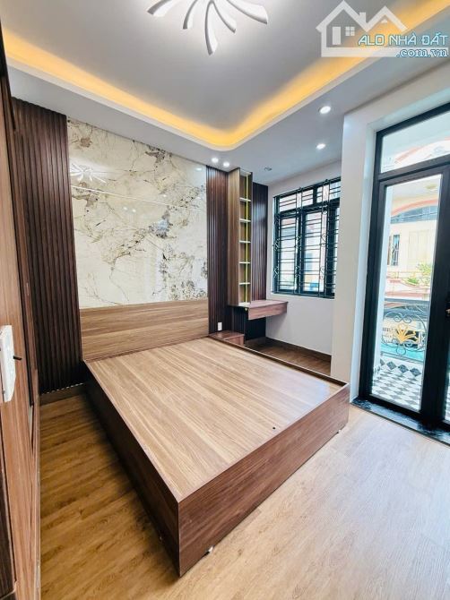Bán nhà 3,5 tầng sân cổng Full nội thất mặt ngõ Miếu Hai Xã - 1