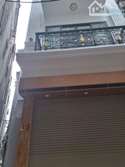 NGÕ THÔNG -  Ô TÔ - MỚI KOONG- THANG MÁY  Ở CỰC SƯỚNG . - 1