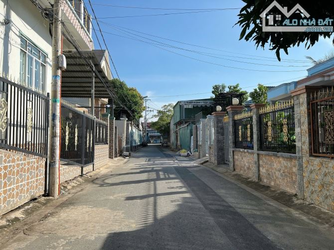 Bán lô đất thổ cư 209m2 đường xe hơi giá chỉ 19.5 tr/m2 tương đương 4.1 tỷ Lê Văn Lương - 1
