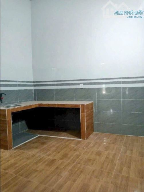 Bán nhà cấp 4 có mặt bằng kinh doanh phía trước, DT 101m2, Giá 810 triệu , ở Tân Thông Hội - 1