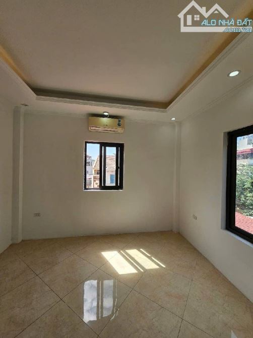 Việt Hưng, nhà gần 40m 5Tầng, 2 thoáng, Ô TÔ, sát PHỐ chỉ hơn 5 tỷ - 1