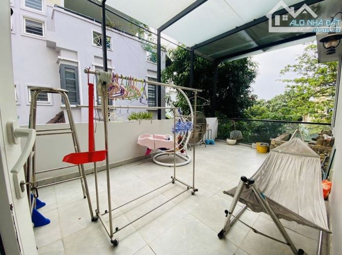 BIỆT THỰ VEN SÔNG SÀI GÒN 10x18 180m2 3 tầng Khu VIP SÁT BỜ SÔNG chỉ 24,9 tỷ - 1