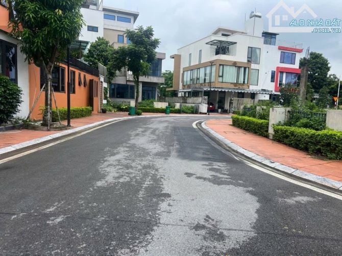 SIÊU PHẨM BIỆT THỰ ĐƠN LẬP- VỊ TRÍ ĐẸP - LÔ GÓC 4 MẶT THOÁNG - LAN VIÊN - GIA LÂM - 1
