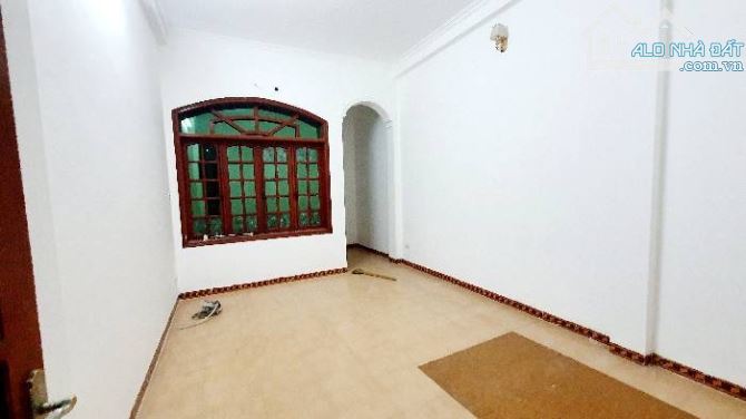 NHÀ DÂN XÂY - CHẮC CHẮN - 70M2 - 3 TẦNG - 4 PHÒNG NGỦ - VF 3 VÀO CỬA NHÀ - NGÕ NÔNG - 1