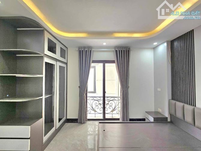 THƯỢNG THANH_LONG BIÊN: 5 TẦNG_ FULL NỘI THẤT SỊN_Ô TÔ ĐỖ CỔNG_MẶT TIỀN 4M_GIÁ 5 TỶ 85 - 1