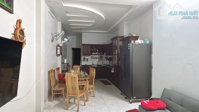Gấp bán nhà Thủ Đức, 4 tầng, gần Mt Đặng Văn Bi, dt 100m2, giá 11 tỷ. - 1