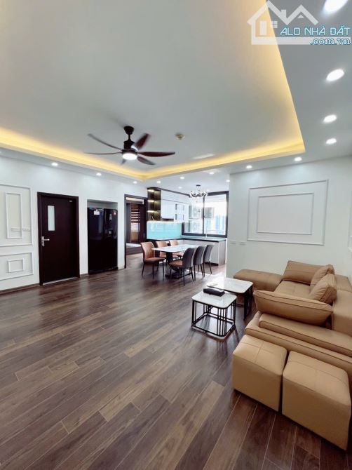hiếm. cho thuê căn hộ Diamond Flower 48 Lê Văn Lương. 126m2. 3 phòng ngủ full đồ 20tr/th - 1