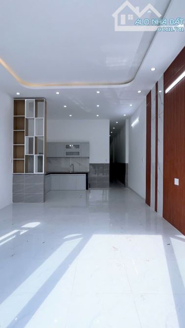 BÁN GẤP NHÀ CẤP 4 BÁN GẤP CHỈ 400TR SỔ RIÊNG NGAY TRUNG TÂM - 1