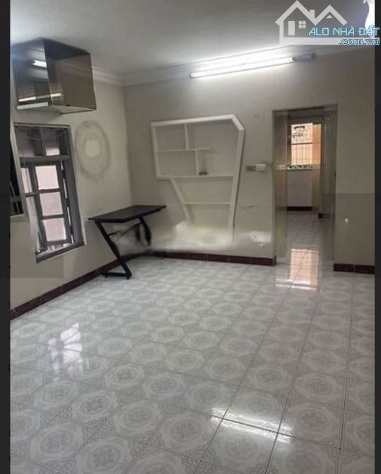Tập thể Vĩnh Hồ, 40m2, 2 ngủ, 6 Triêu ở hộ gia đình, vào ngay - 1
