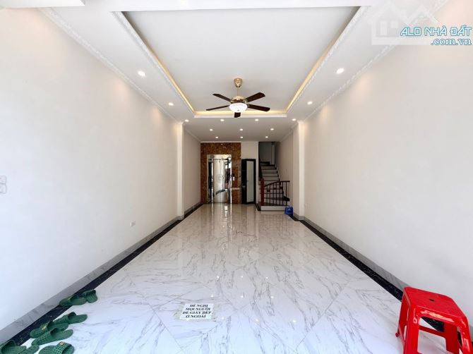 10,7 tỷ có ngay căn nhà đẹp ngõ 68 Nguyễn Văn Linh - 6 tầng thang máy gara ô tô - 1