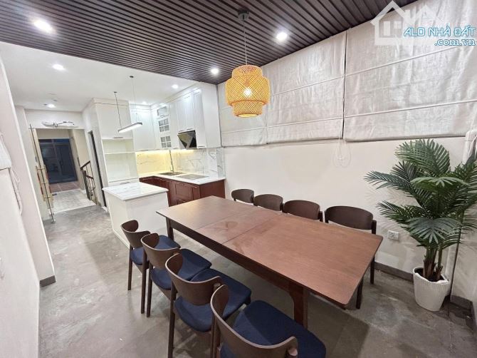 NHÀ KHU VỰC TRUNG TÂM CẦU GIẤY THÔNG RA CÁC CON PHỐ TO CỦA QUẬN 62m2 - 1