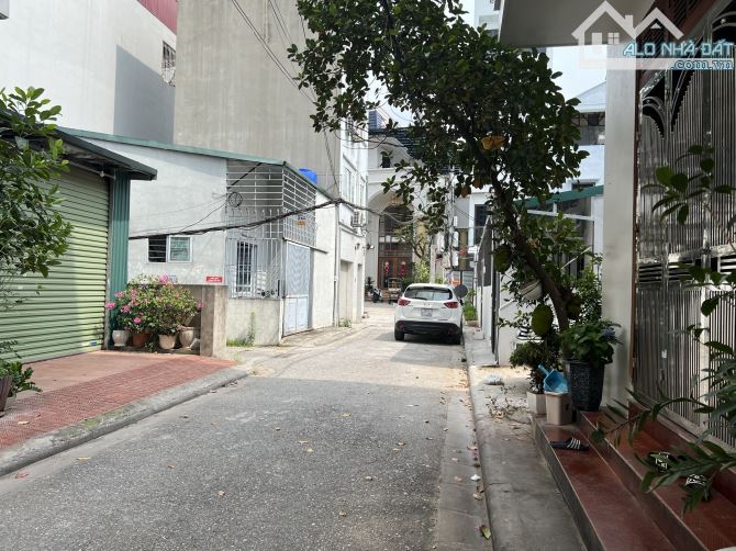 Chính chủ cần tiền bán gấp lô đất đẹp 2 mặt đường trước sau trong khu phân lô tổ 8 - 1