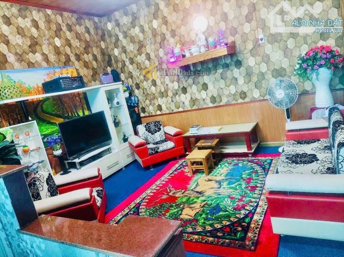 Nhà cấp 4 nhỏ xinh, mặt tiền đường gần sân vận động tỉnh - 1