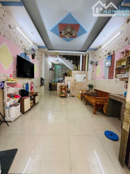 Nhà HÀNG XÓM EMART - Phan Huy Ích, Gò Vấp, 2 Tầng - 2PN,2WC - DT 50m2, Hơn 4 tỷ - 1