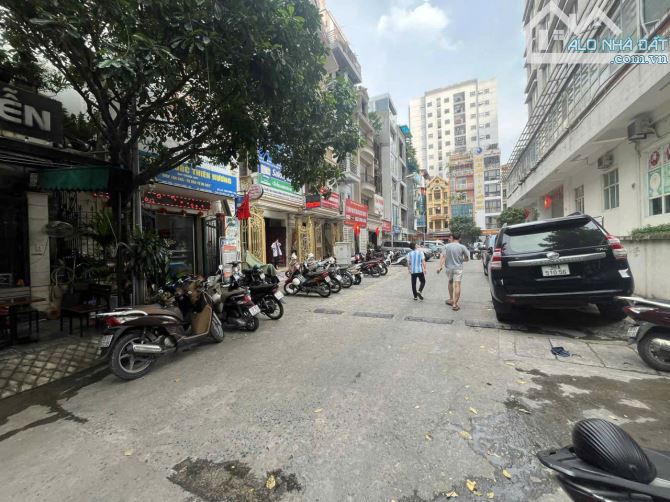 CHÍNH CHỦ CẤN BÁN GẤP  - BIỆT THỰ LIỀN KỀ SIÊU HIẾM - VỈA HÈ 5M - ĐƯỜNG TRƯỚC NHÀ 11.5M - 1