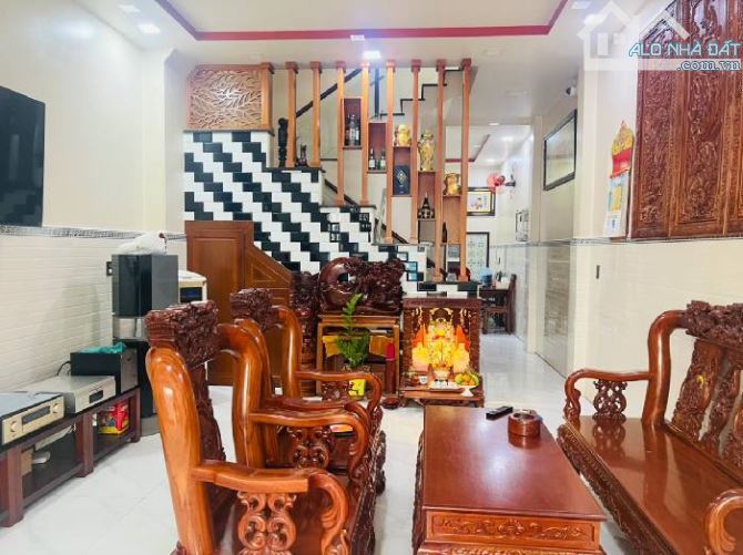 Bán nhà hẻm 6m, ngay Tân Kỳ Tân Quý, Tân Phú, cách Aeon 500m, 4 tầng, DT: 4,6x14, giá: 7,x - 1
