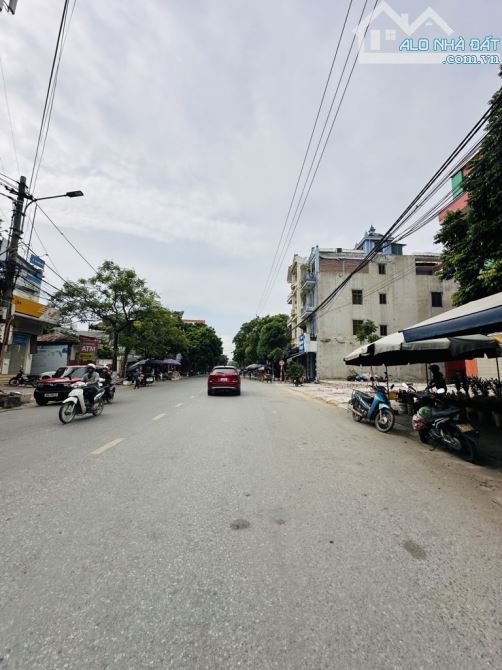 SIÊU PHẨM TRUNG TÂM THỊ TRẤN HỒ THUẬN THÀNH – Ô TÔ 7 CHỖ VÀO ĐẤT CHỈ HƠN 4ty - 1