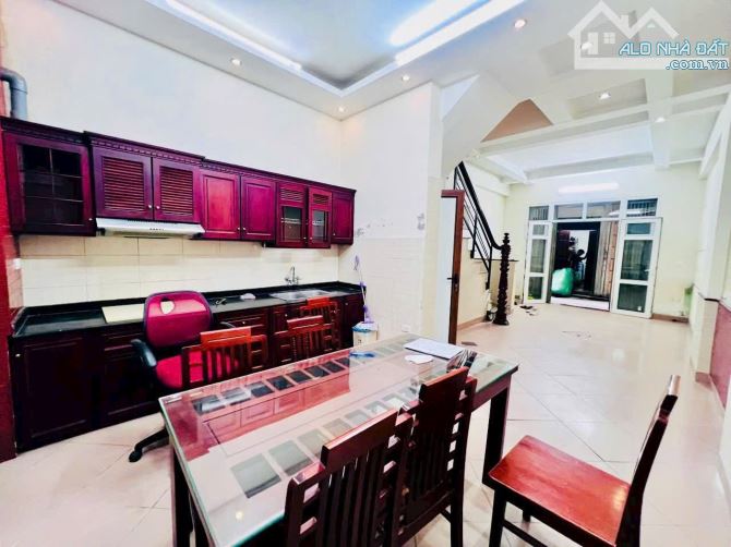 PHÂN LÔ Ô TÔ VÀO NHÀ - 7 CHỖ ĐỖ CỬA - 15M RA MẶT PHỐ - VỊ TRÍ ĐẮC ĐỊA - KHU VỰC HIẾM - 1
