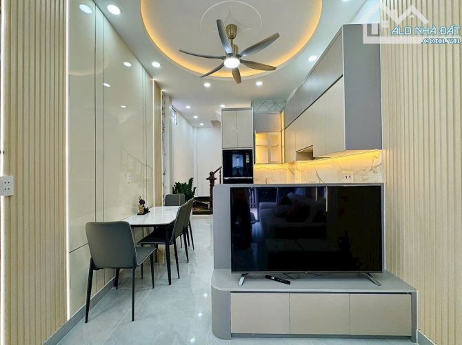 Bán nhà 3m 1 sẹc sát mặt tiền đường số 18, P.8, 3,3 x 12, 4 tẩng, 3PN giá 4.9 tỷ tl - 1
