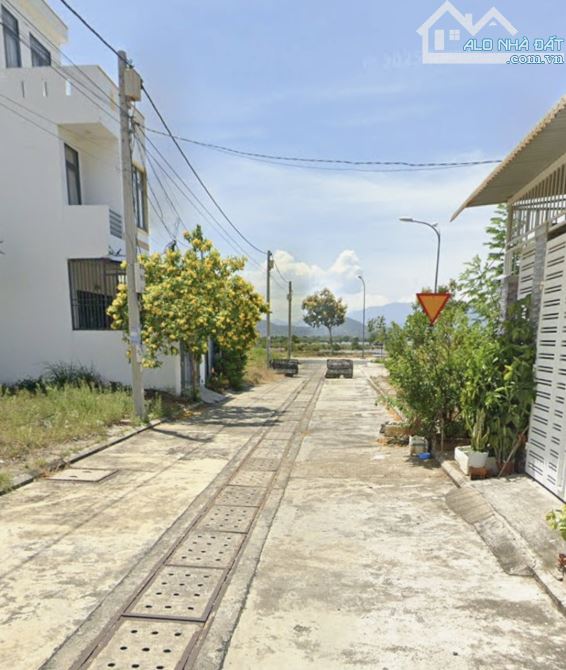 Bán lô đất 100m2 sổ hồng full thổ cư nhánh sông TĐC Hòn Rớ 2 đối diện Sun Group - 4