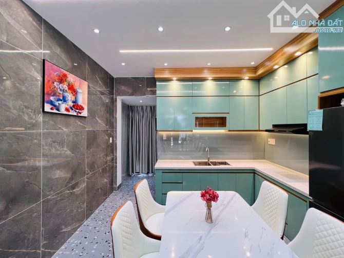 Bán nhà 2 tầng, hẻm xe hơi 5m ngay Hoàng Văn Thụ, TB. Giá: 3 Tỷ 810 / 55.25m2, có SHR - 1