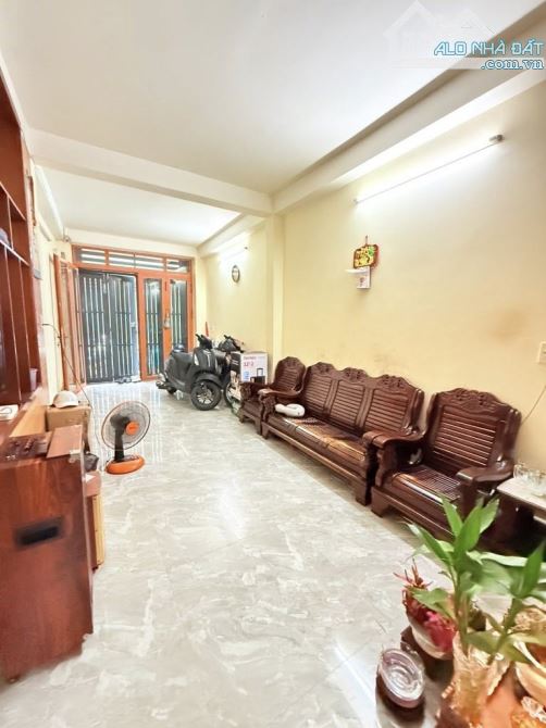 Bán nhà Hẻm Xe Hơi - Hoàng Văn Thụ - P4 - ngay Lăng Cha Cả - DT 4.1 x 14 - 3 tầng - 9.6 ty - 1