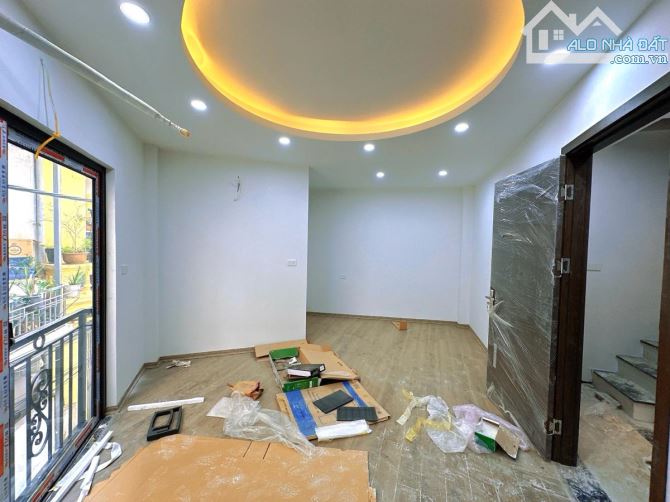 Hoàng quốc Việt 5 tầng thang máy nhag đẹp 35m Mt 4m giá 10 tỷ - 1