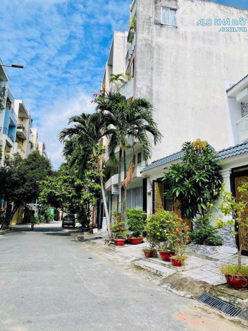 Bán nhà khu Biệt Thự Chu Văn An Bình Thạnh DT:10x17m ,145m2 Giá 25 tỷ Tl (LH KIM ) - 1