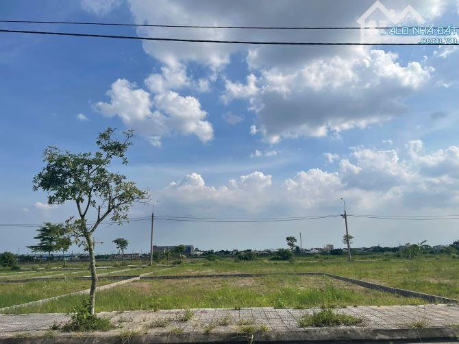 Bán lô đất giá siêu tốt trục chính từ KCN về Thị Trấn , mặt kinh doanh , đường to -rộng - 1