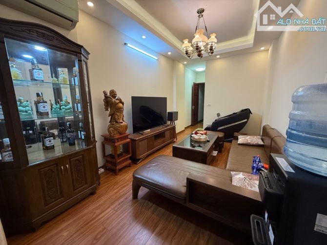 NGUYỄN VĂN CỪ NHÀ 5 TẦNG ĐẸP LONG LANH. Ô TÔ TỚI CỬA. CÁCH CẦU CHƯƠNG DƯƠNG 100M. HƠN 8 TỶ - 1