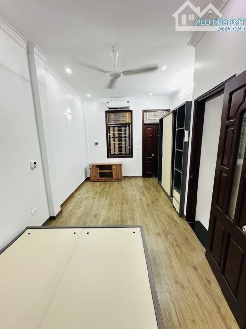 Bán nhà phố Giải Phóng Thanh Xuân, mặt ngõ thông, lô góc 38m2 x 4tầng - 1