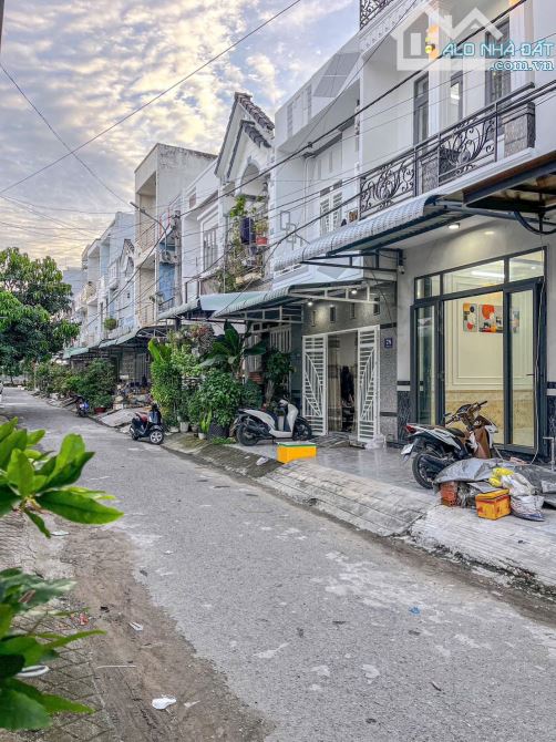 BÁN NHÀ 2 LẦU THIẾT KẾ HIỆN ĐẠI ĐƯỜNG 22 KDC THỚI NHỰT , CÁCH DHYD 150M - 1