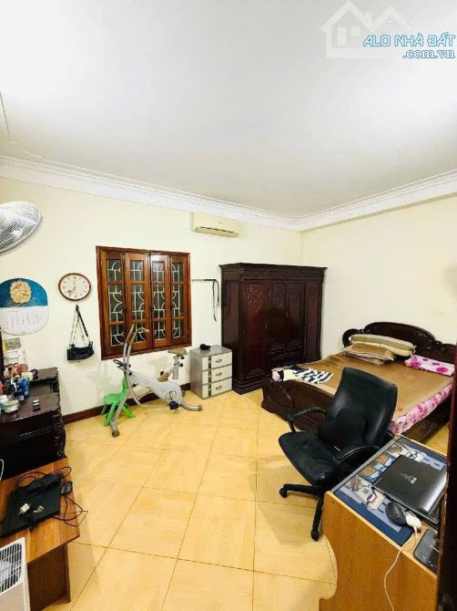 Siêu hiếm! Nhà lô góc phố Huỳnh Thúc Kháng, 42m² x 4T, ô tô đỗ cửa. 17.8 tỷ - 1