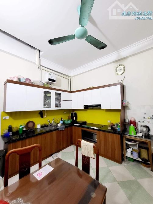 Bán nhà Lô góc ngõ 196 Cầu Giấy. DT 65m, 4 Tầng, MT 4.5m, gần phố. Giá 14.6 Tỷ - 1