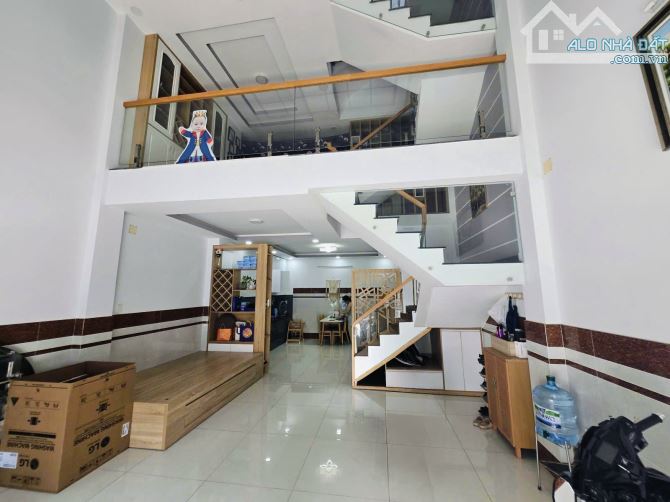NHÀ ĐẸP 4 TẦNG 60M2  NHỈNH 6 TỶ– VÕ VĂN HÁT, Q9 – XE HƠI NGỦ TRONG NHÀ - 1