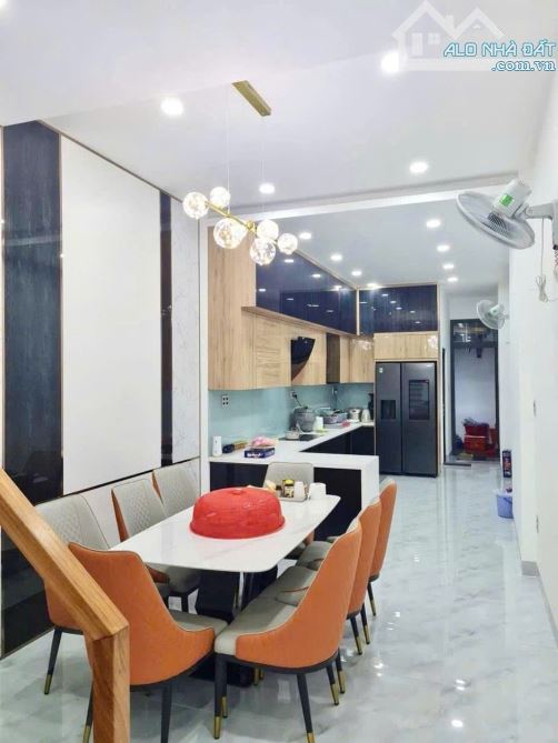 BÁN GẤP NHÀ SAU LƯNG ĐH HUTECH, P25, BÌNH THẠNH, HẺM RỘNG THÊNH THANH, 54m2, KHU NHÀ CAO T - 1