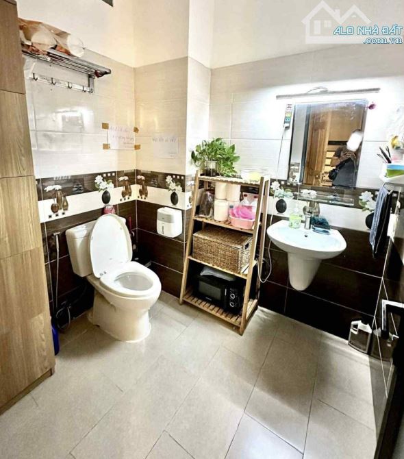 Quận 10,Nguyễn Chí Thanh,4 tầng,dt:3mx12,5m,giá:5,5 tỷ - 1